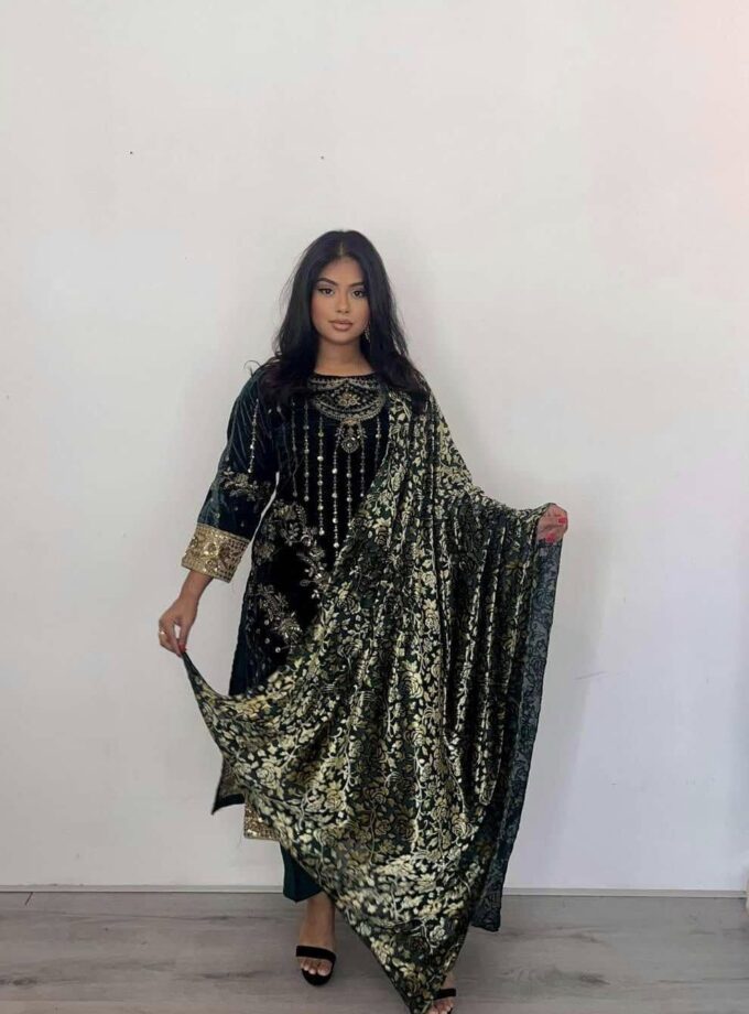 Velvet suit met plachi shawl groen