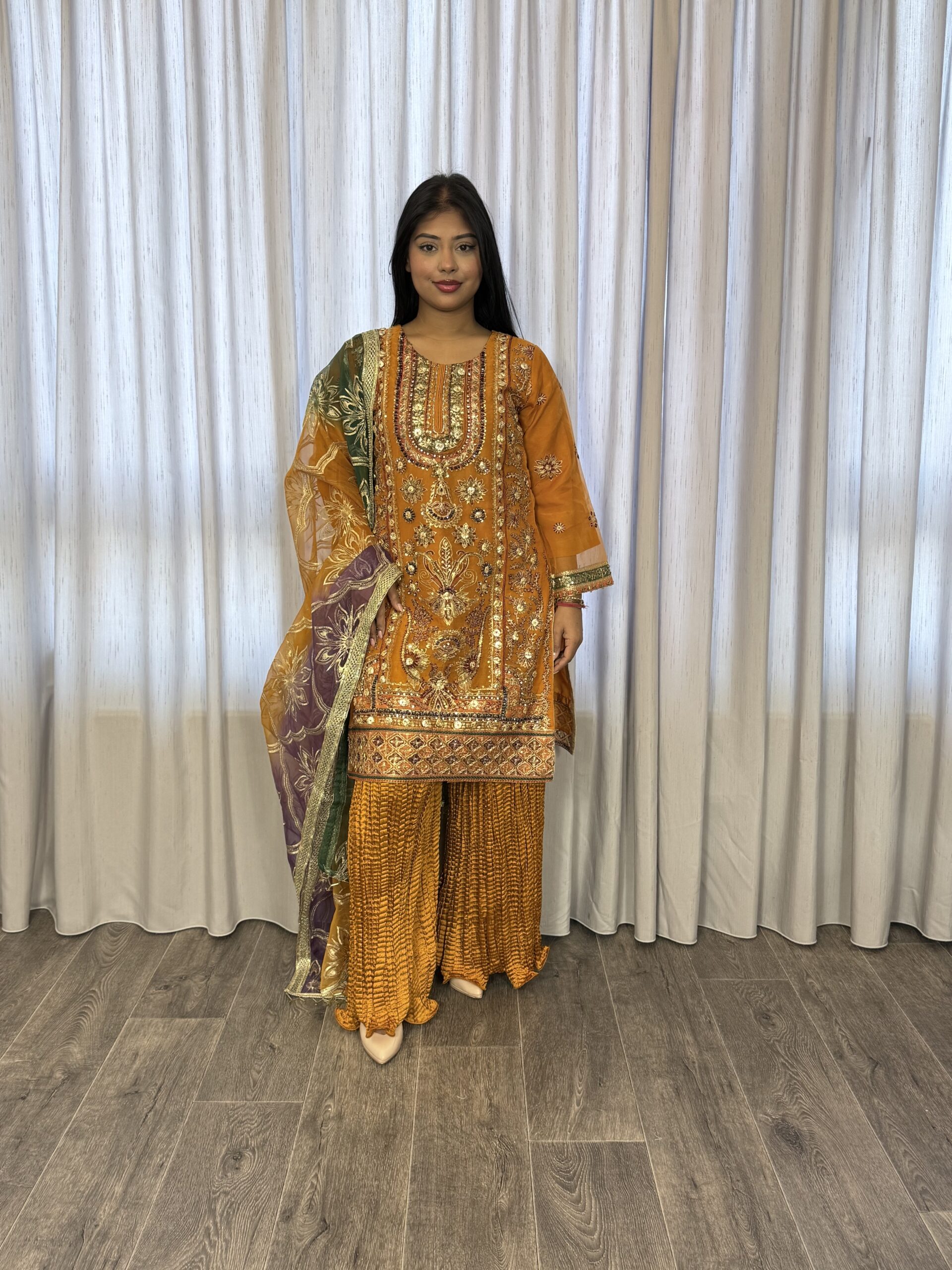 Driedelige plazzo suit mosterd- Organza 2023 - Afbeelding 3