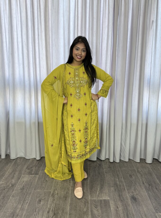 Driedelige suit parrot- Chiffon 2024