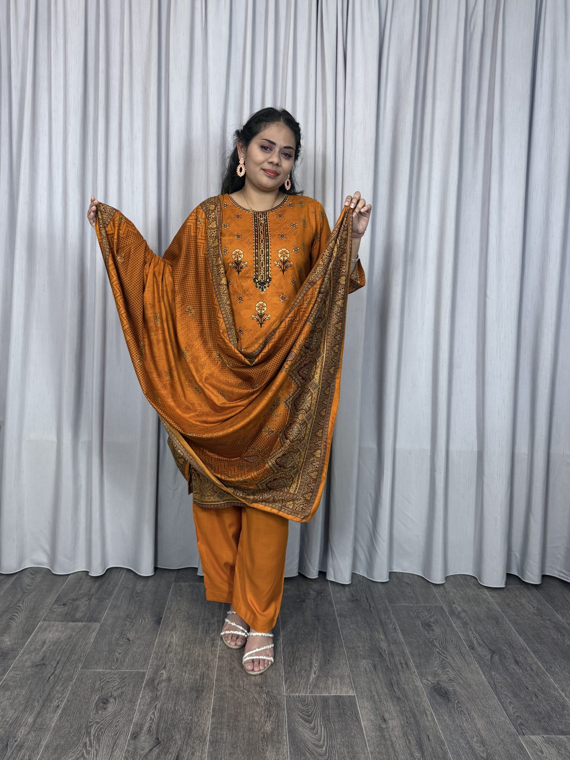 Embroided linnen suit driedelig 01359 - Afbeelding 2