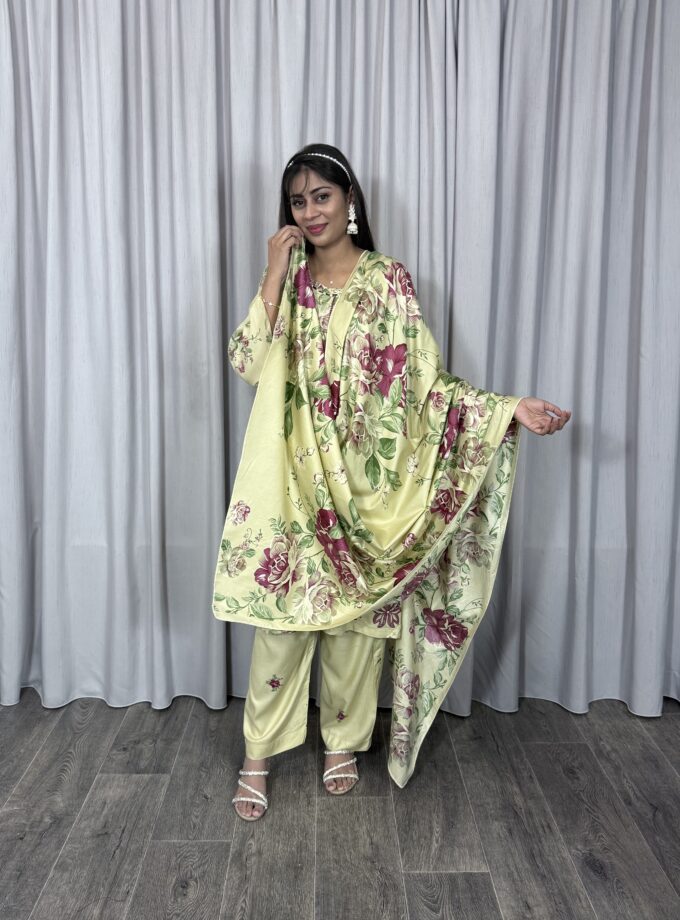 Embroided linnen suit driedelig 01368