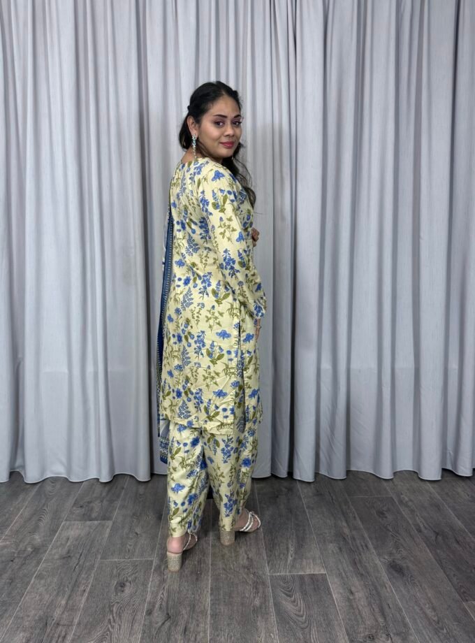 Embroided linnen suit driedelig 01361 alleen maat XL en XXL