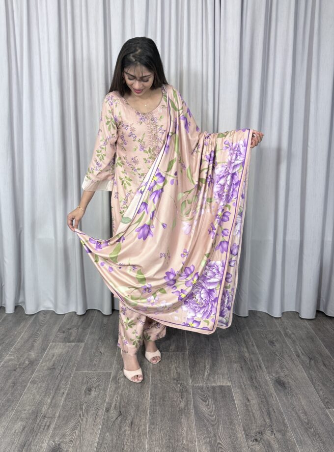 Embroided linnen suit driedelig 01364