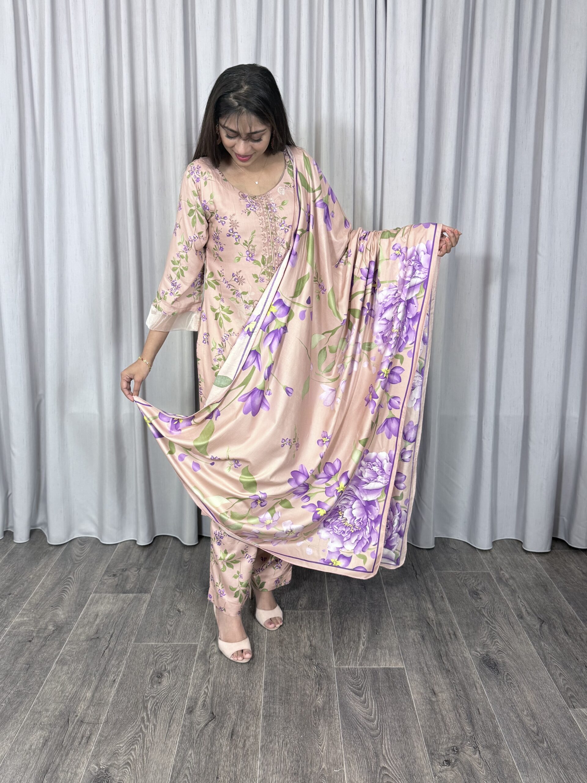 Embroided linnen suit driedelig 01364 - Afbeelding 2