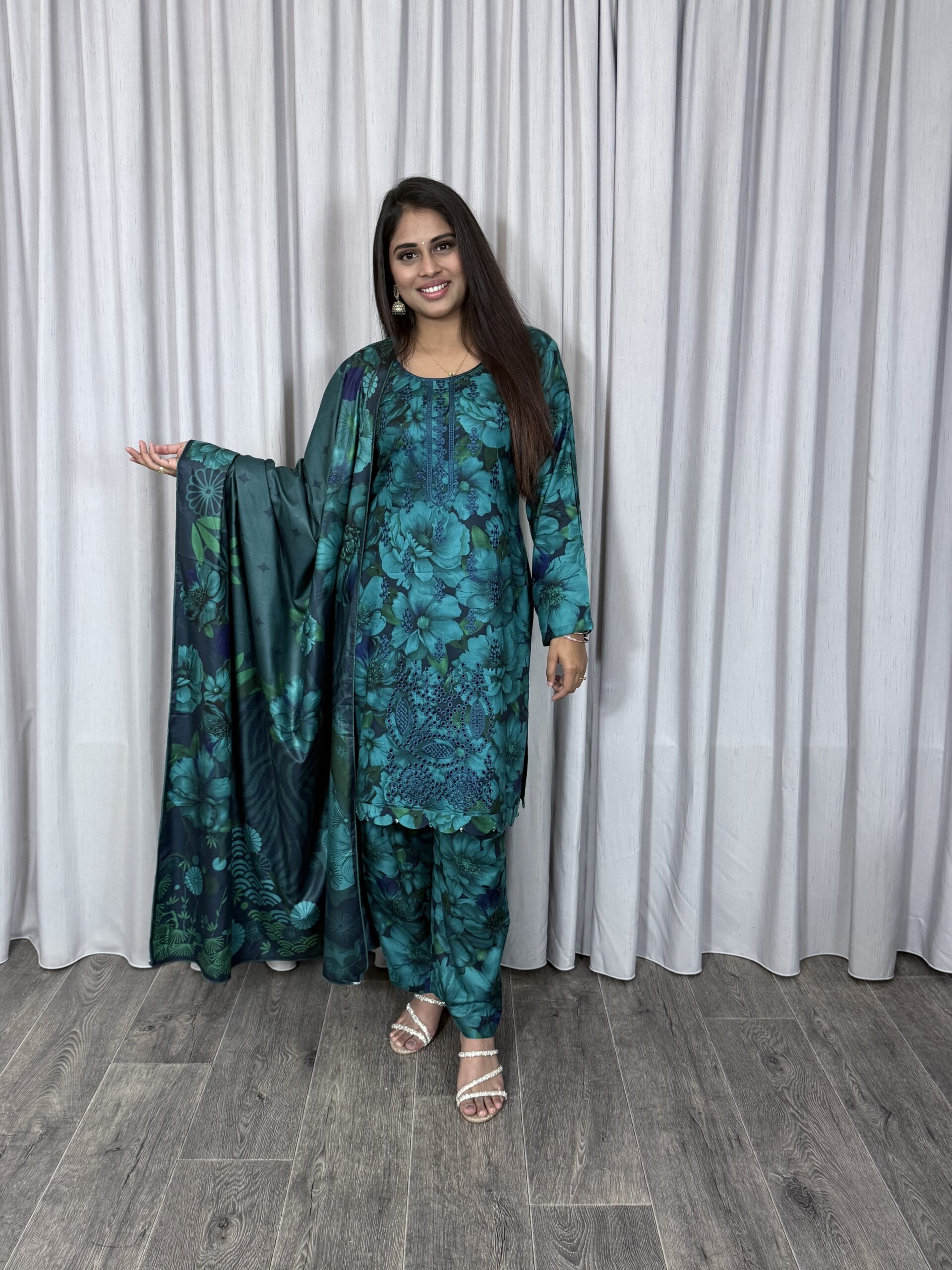 Embroided linnen suit driedelig 01358