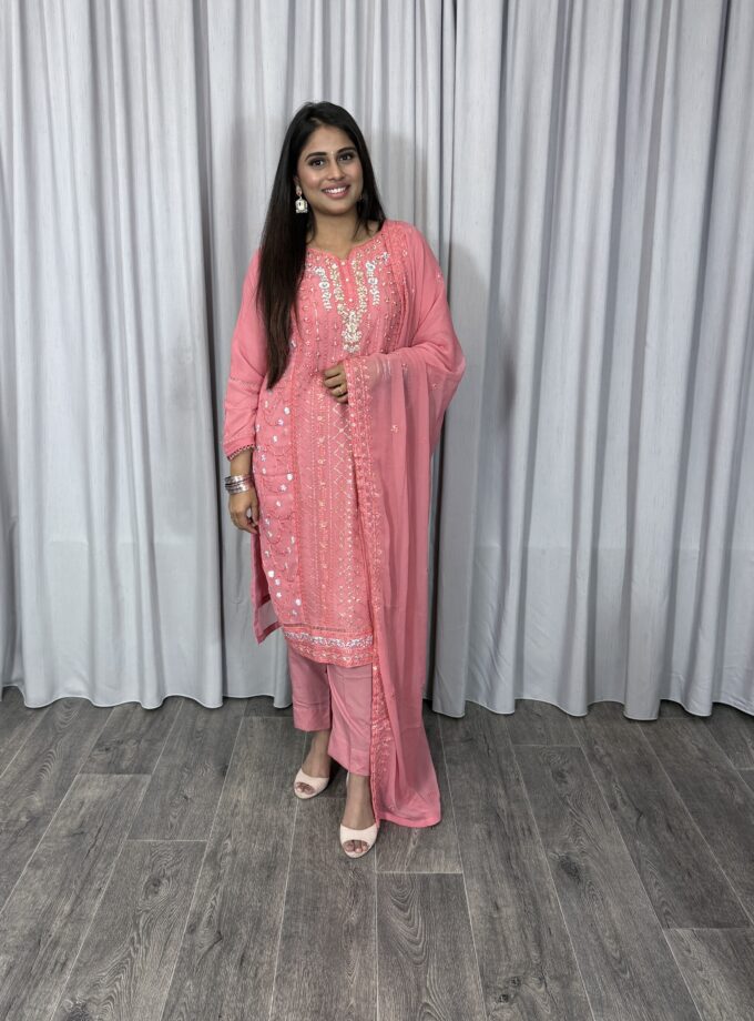 Driedelige suit roze- Chiffon 2027