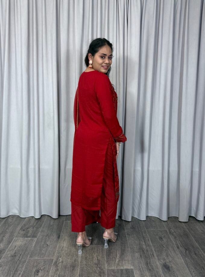 Driedelige suit rood- Chiffon 2026