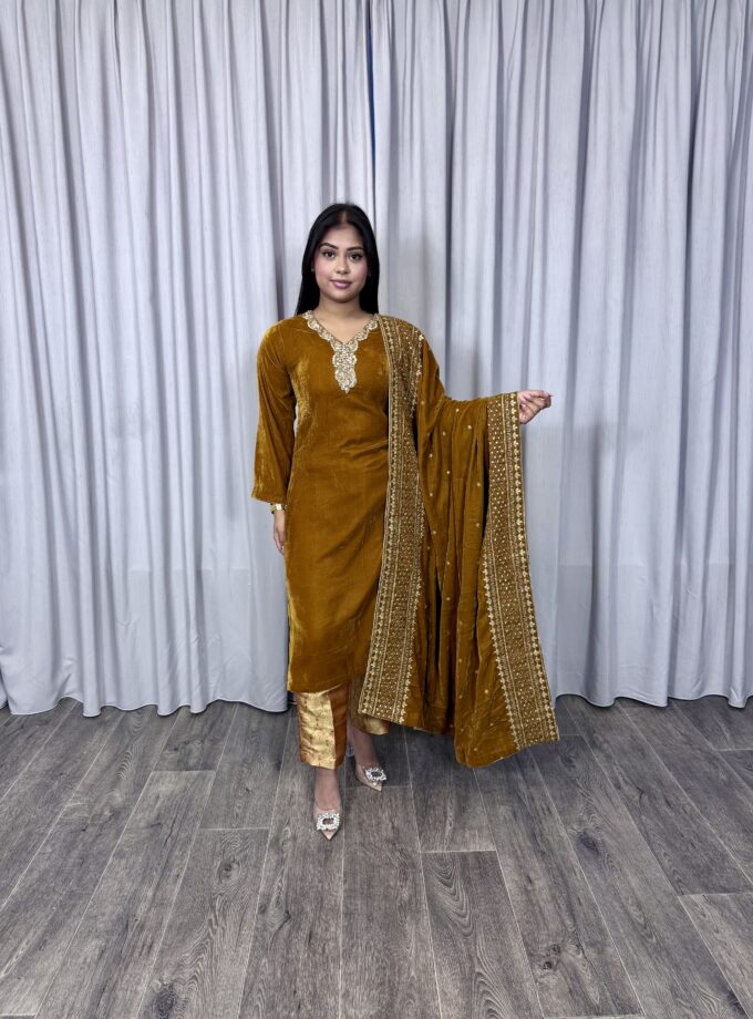 Velvet suit - mosterd