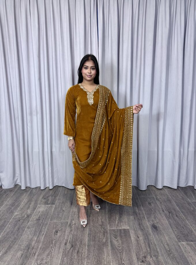 Velvet suit - mosterd