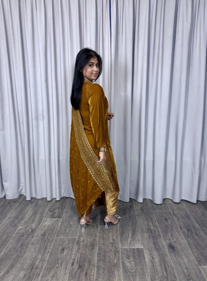 Velvet suit - mosterd