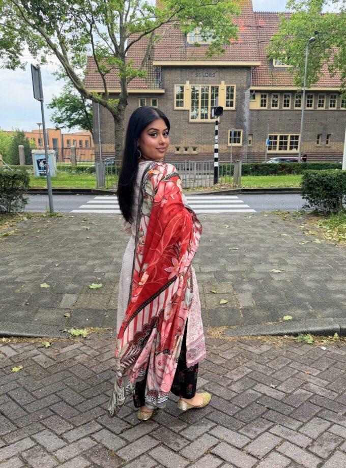 Johra lawn suit met lawn dupatta - Mahnoor