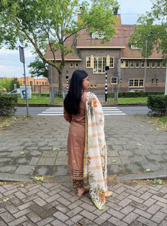 Johra lawn suit met lawn dupatta - Suhana