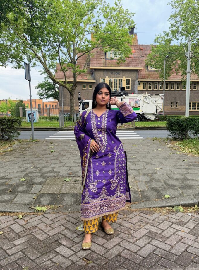 Johra lawn suit met lawn dupatta - Romaisa