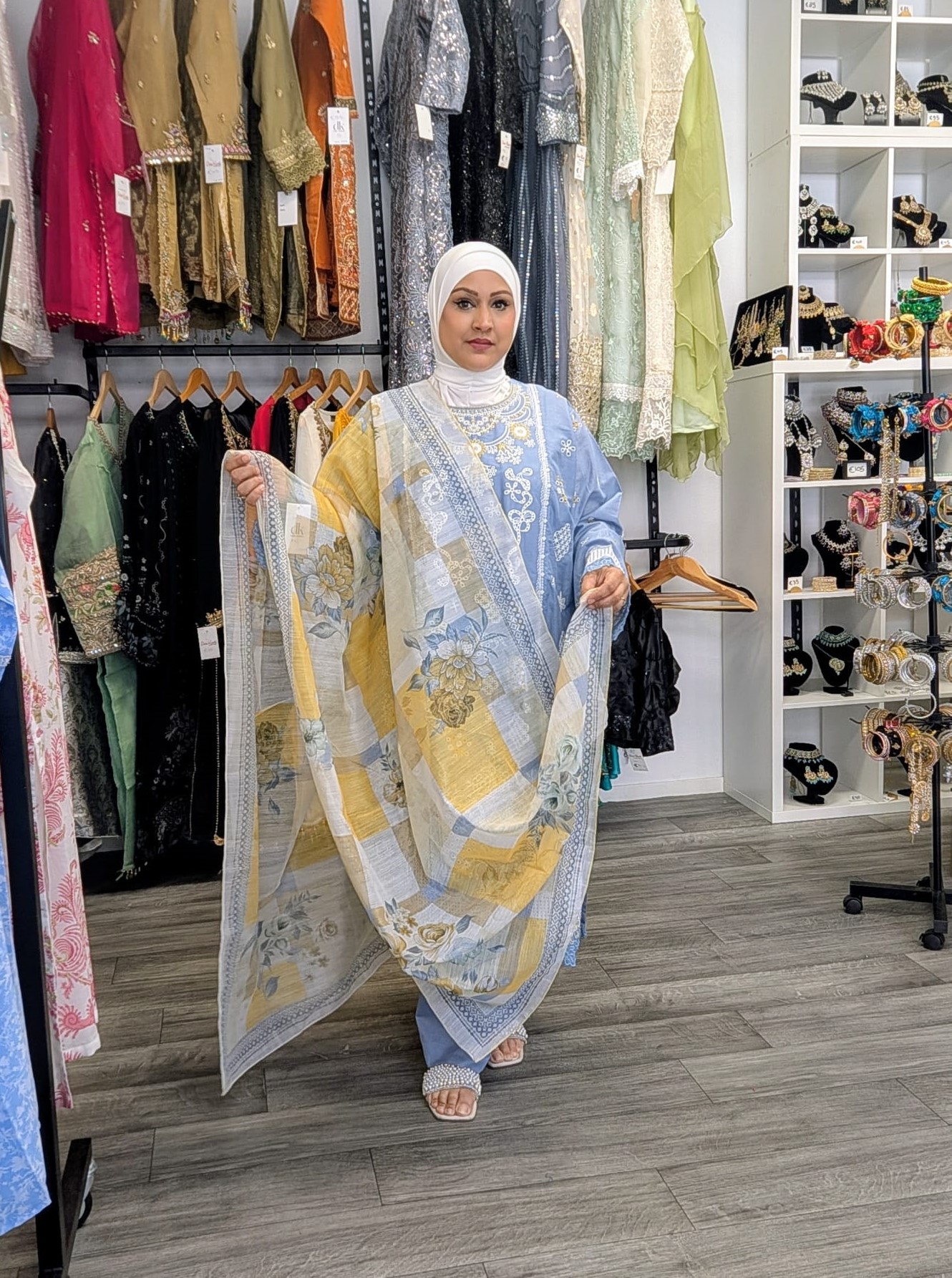 Zellbury lawn chikankari 3 delig – Amani
