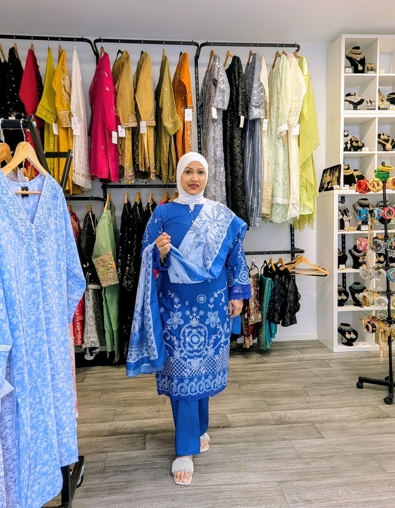 Zellbury lawn chikankari 3 delig – Maysa