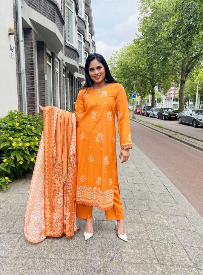 Zellbury lawn chikankari 3 delig - Zeina