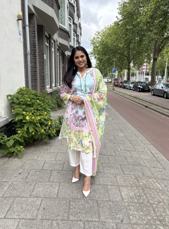 Printed lawn suit 3 delig- Zunaira