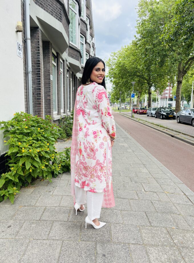 Printed lawn suit 3 delig- Selena