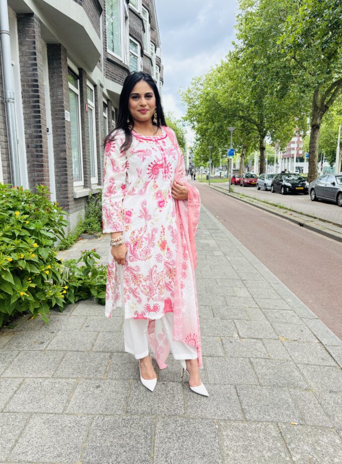 Printed lawn suit 3 delig- Selena