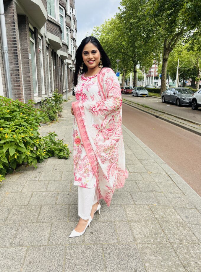 Printed lawn suit 3 delig- Selena