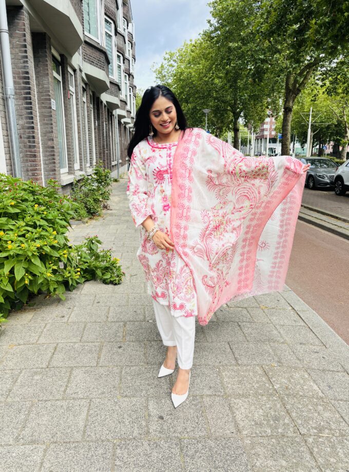 Printed lawn suit 3 delig- Selena