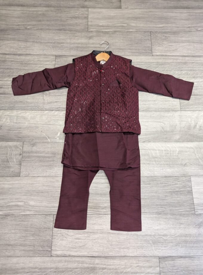 Shalwaar kameez met waistcoat maat 122 artikel 8529