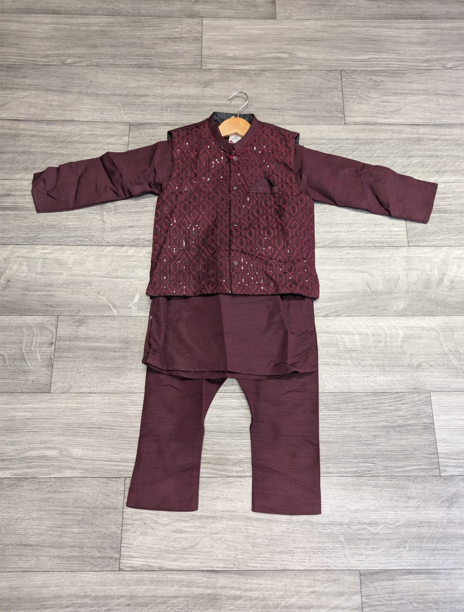 Shalwaar kameez met waistcoat maat 122 artikel 8529