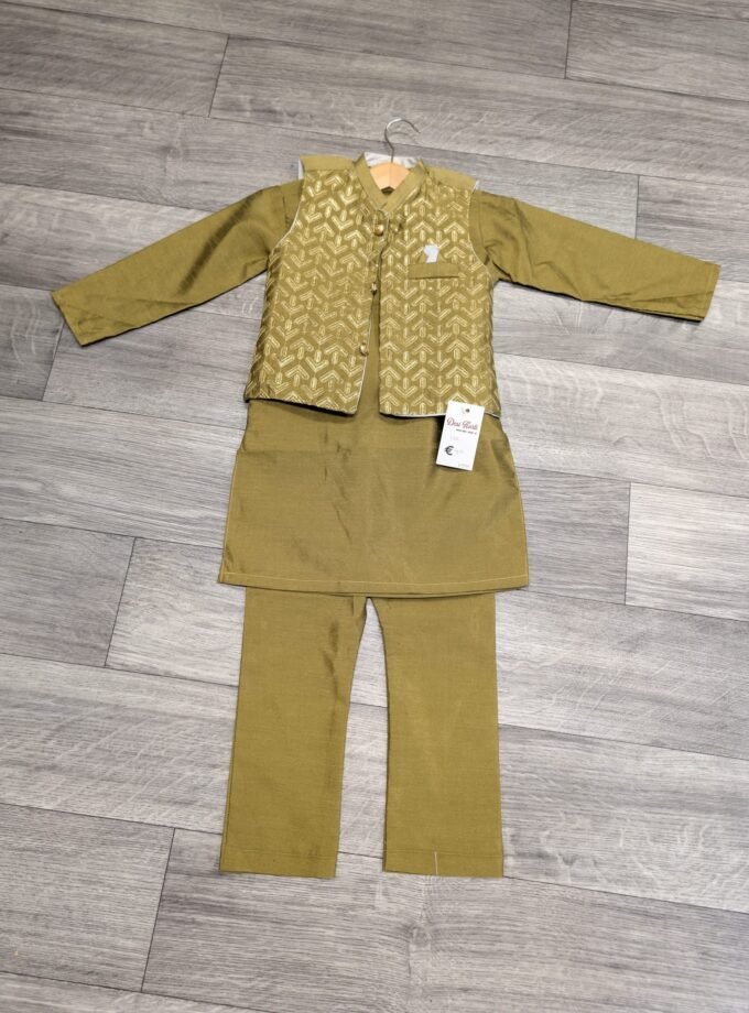 Shalwaar kameez met waistcoat maat 122 artikel 11932