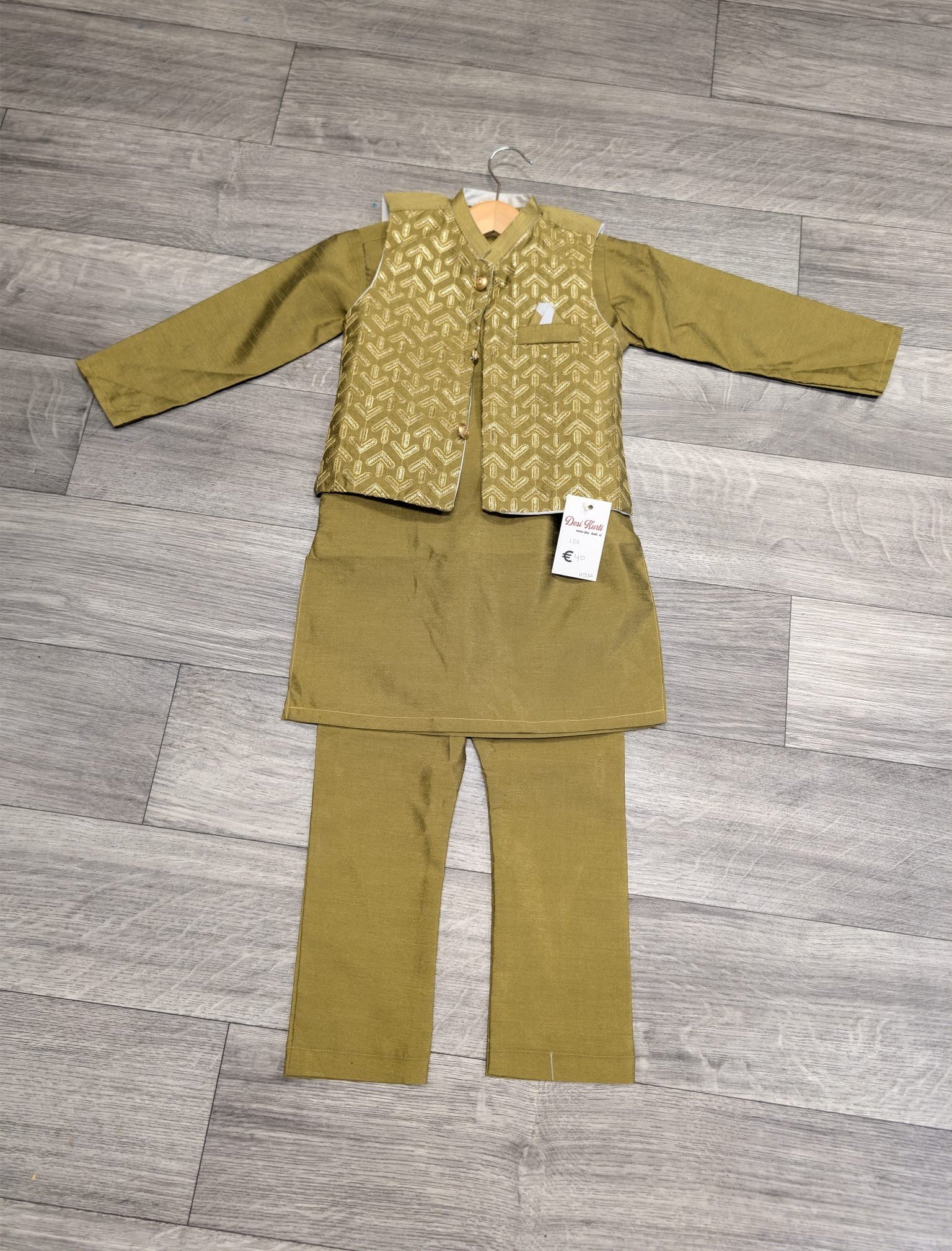 Shalwaar kameez met waistcoat maat 122 artikel 11932