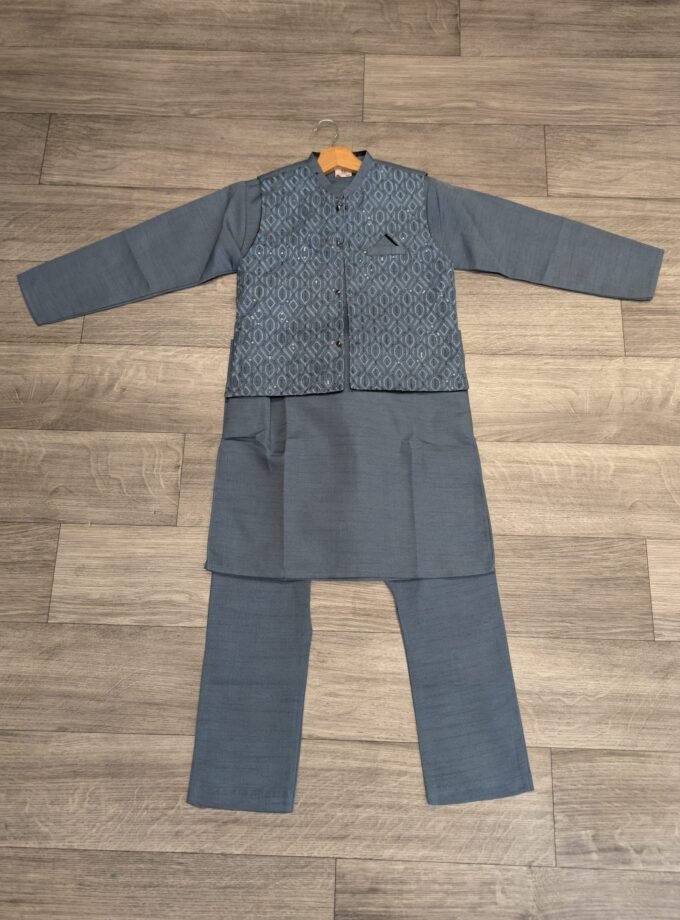 Shalwaar kameez met waistcoat maat 128/134 artikel 8520