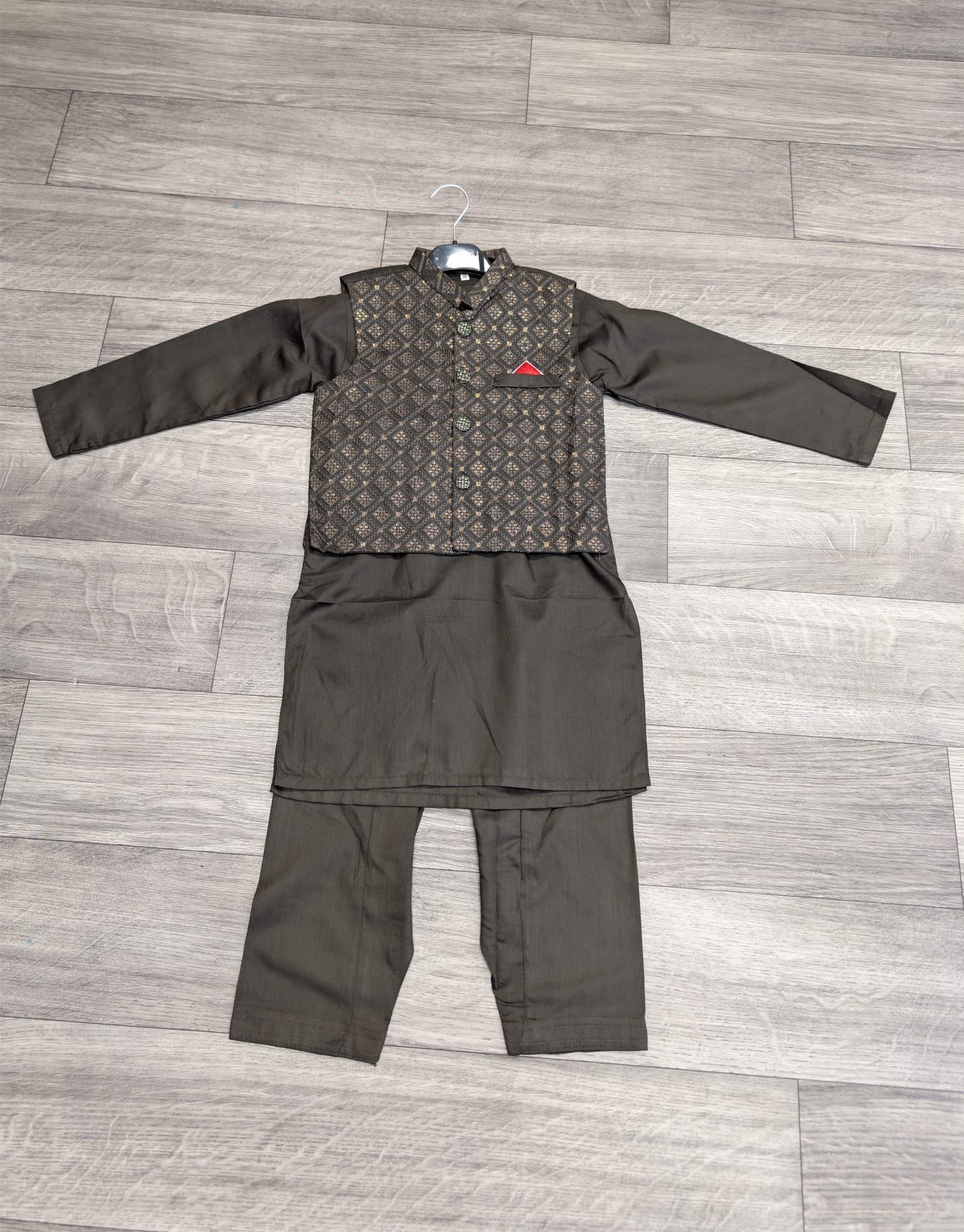 Shalwaar kameez met waistcoat maat 122/128 artikel 8526