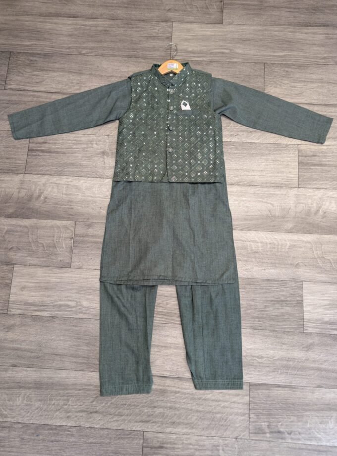 Shalwaar kameez met waistcoat maat 128/134 artikel 8521