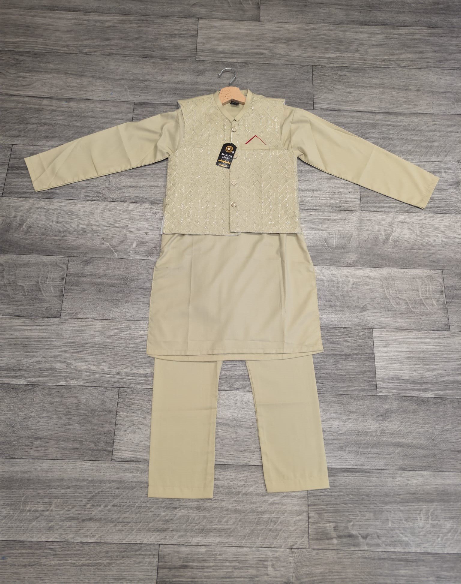 Shalwaar kameez met waistcoat maat 128 artikel 8525