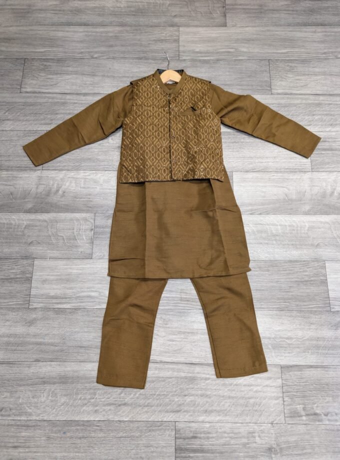 Shalwaar kameez met waistcoat maat 134 artikel 8528