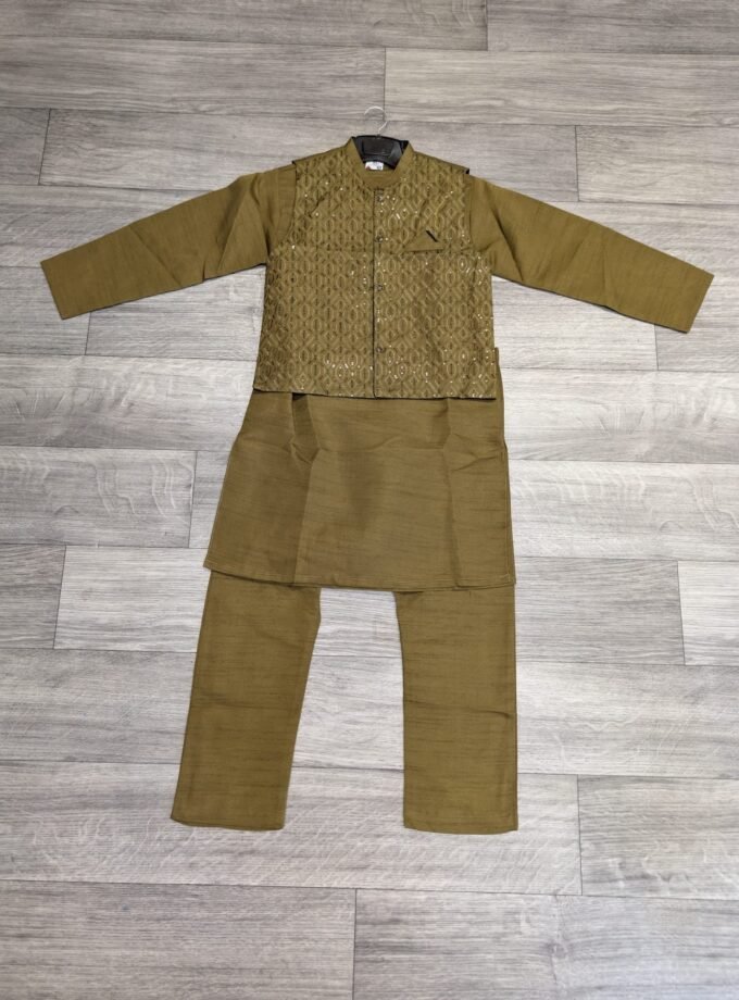 Shalwaar kameez met waistcoat maat 128/134 artikel 8519
