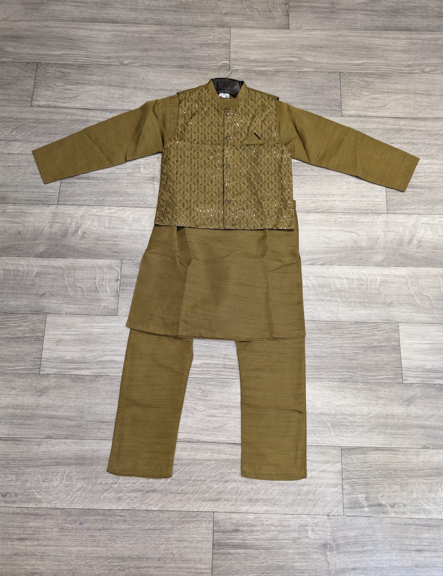 Shalwaar kameez met waistcoat maat 128/134 artikel 8519