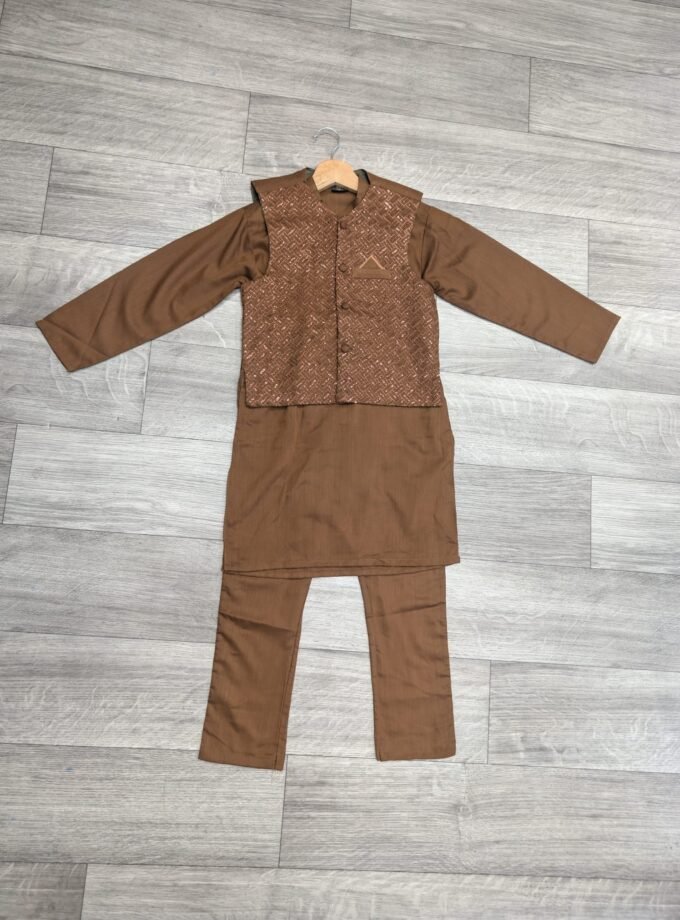 Shalwaar kameez met waistcoat maat 122/128 artikel 1453