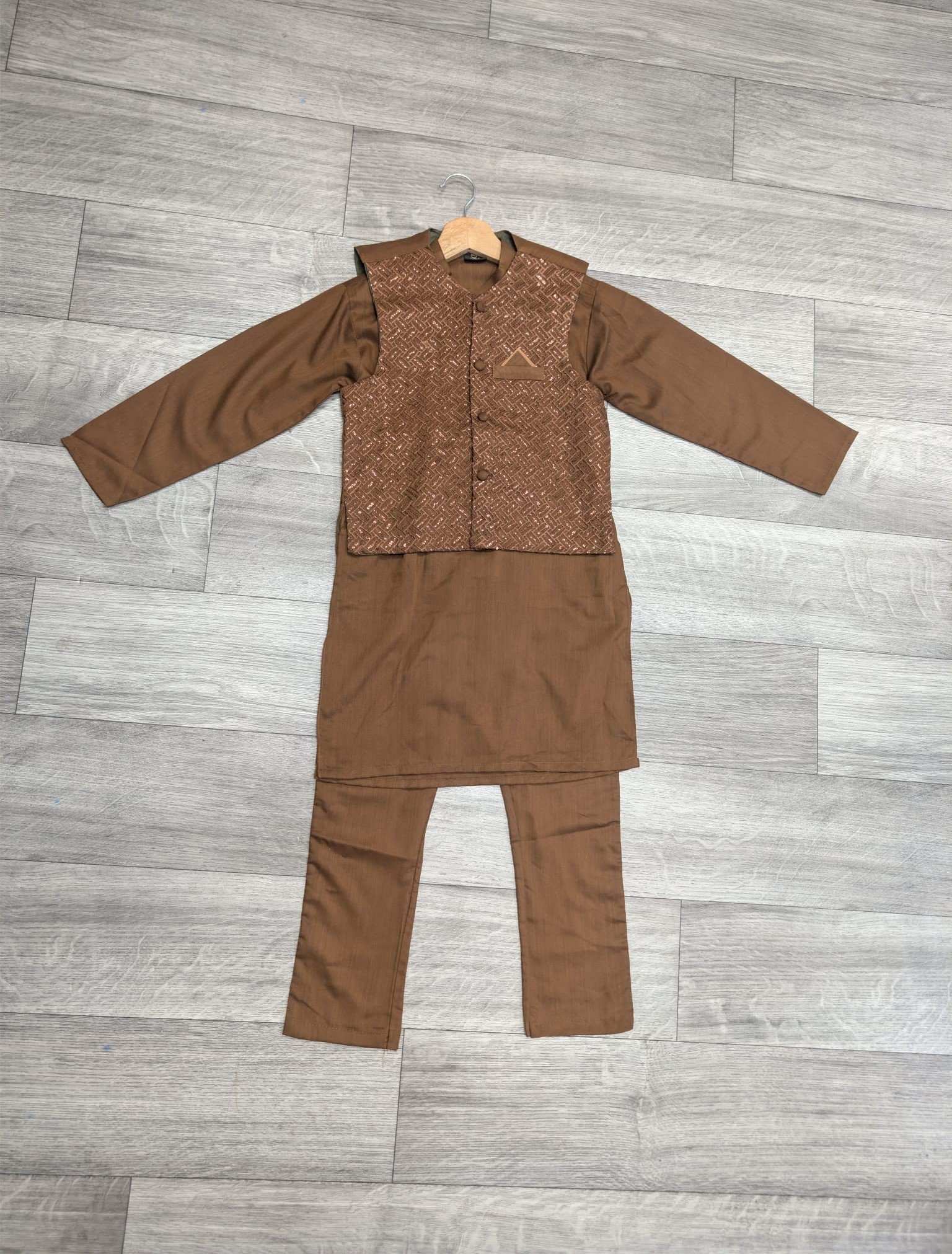 Shalwaar kameez met waistcoat maat 122/128 artikel 1453