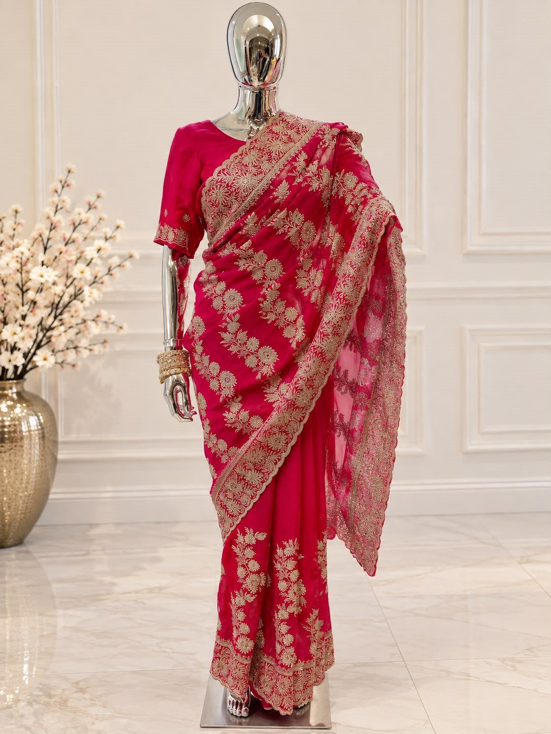Luxe geborduurde saree- fuchsia met goud