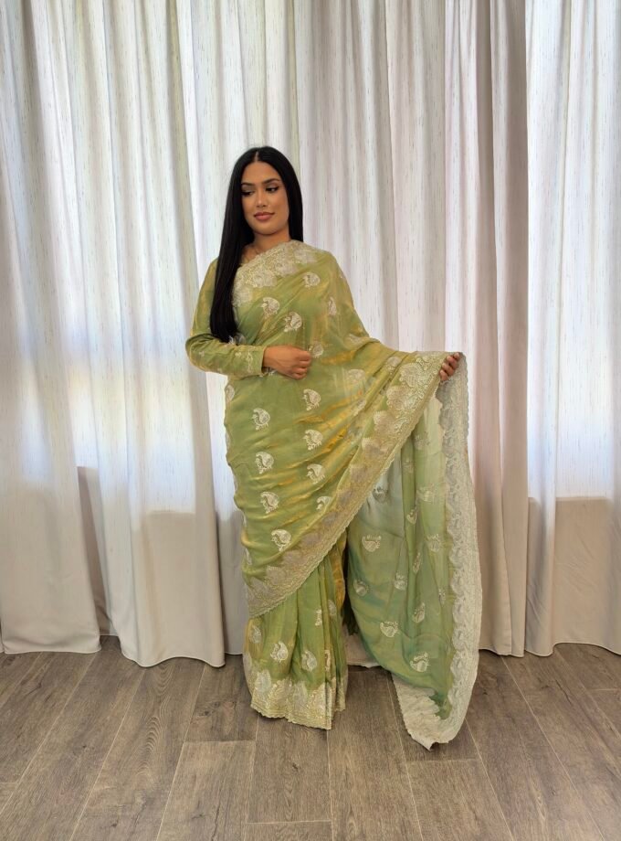 Kant en klare fancy saree - Pistachegroen - Maat S en M