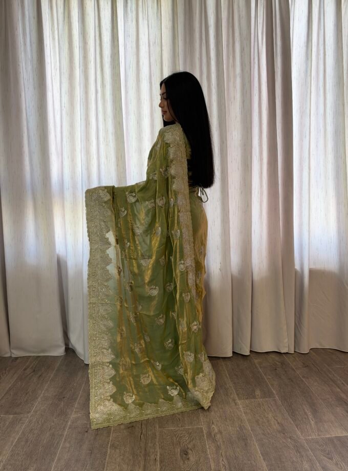 Kant en klare fancy saree - Pistachegroen - Maat S en M