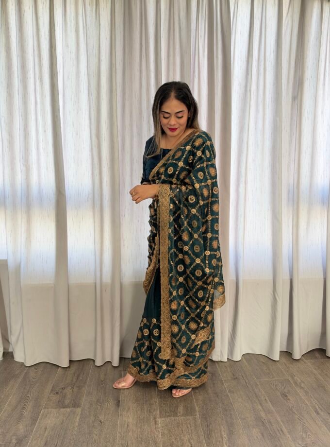 Traditionele saree - petrolgroen- Maat L XL